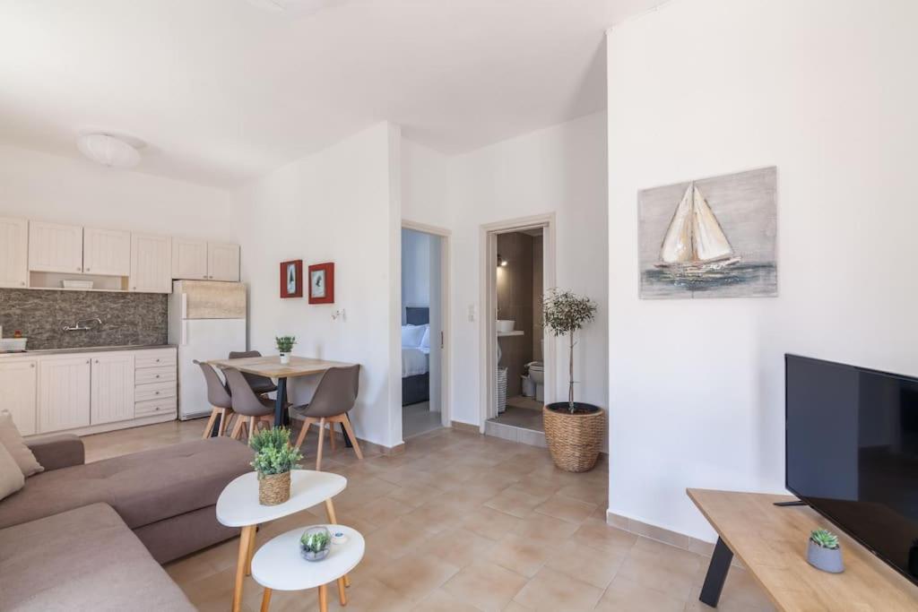 Geo'S Lovely Two Bedroom Island Apartment Gouves Exterior foto